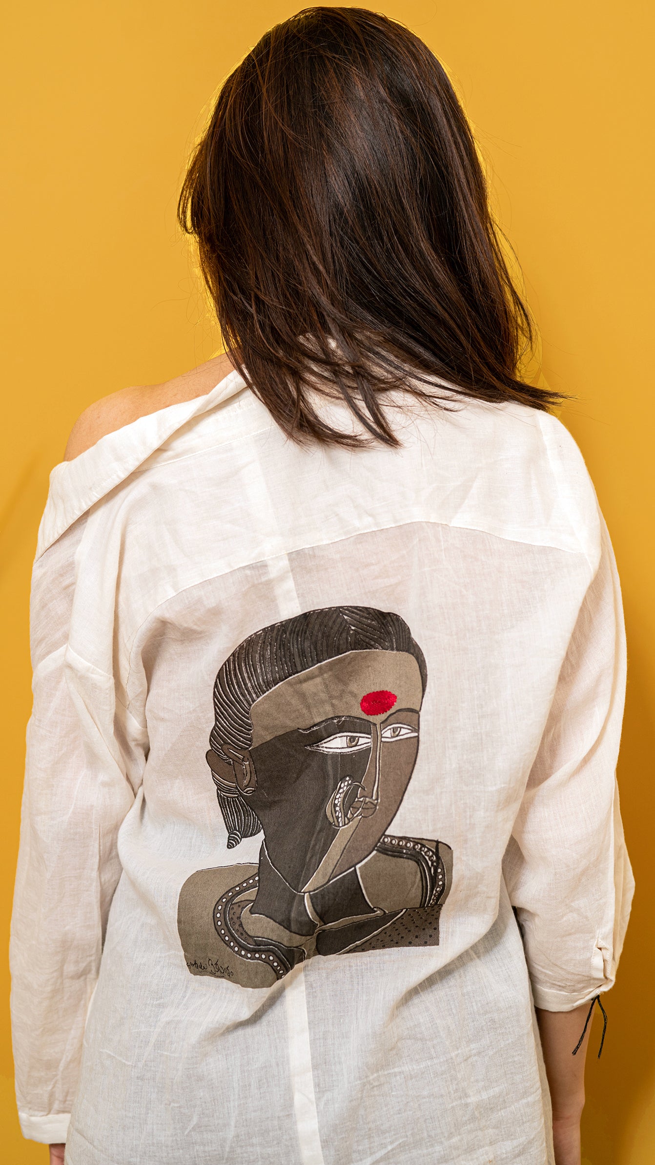 Asymetrical shirt with Vaikuntam print