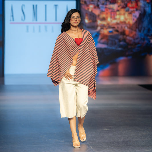 Asymmetric stripes top